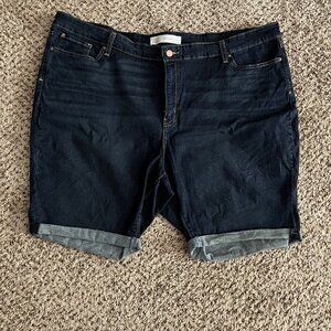 Plus Size Levi Signature Jean Shorts